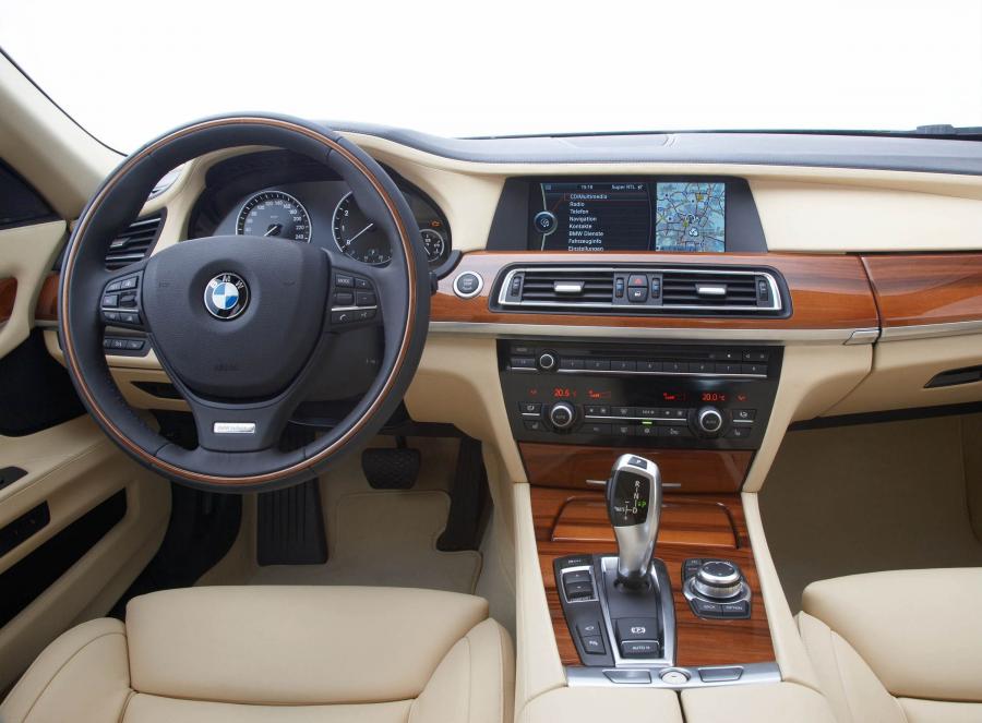  BMW 7-Series 2009 года  (фото 24 из 167)